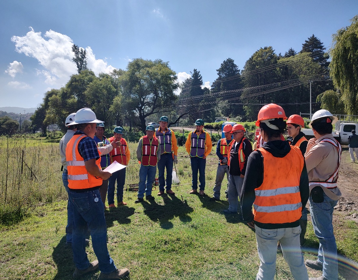 Personal de brigada participando en campo