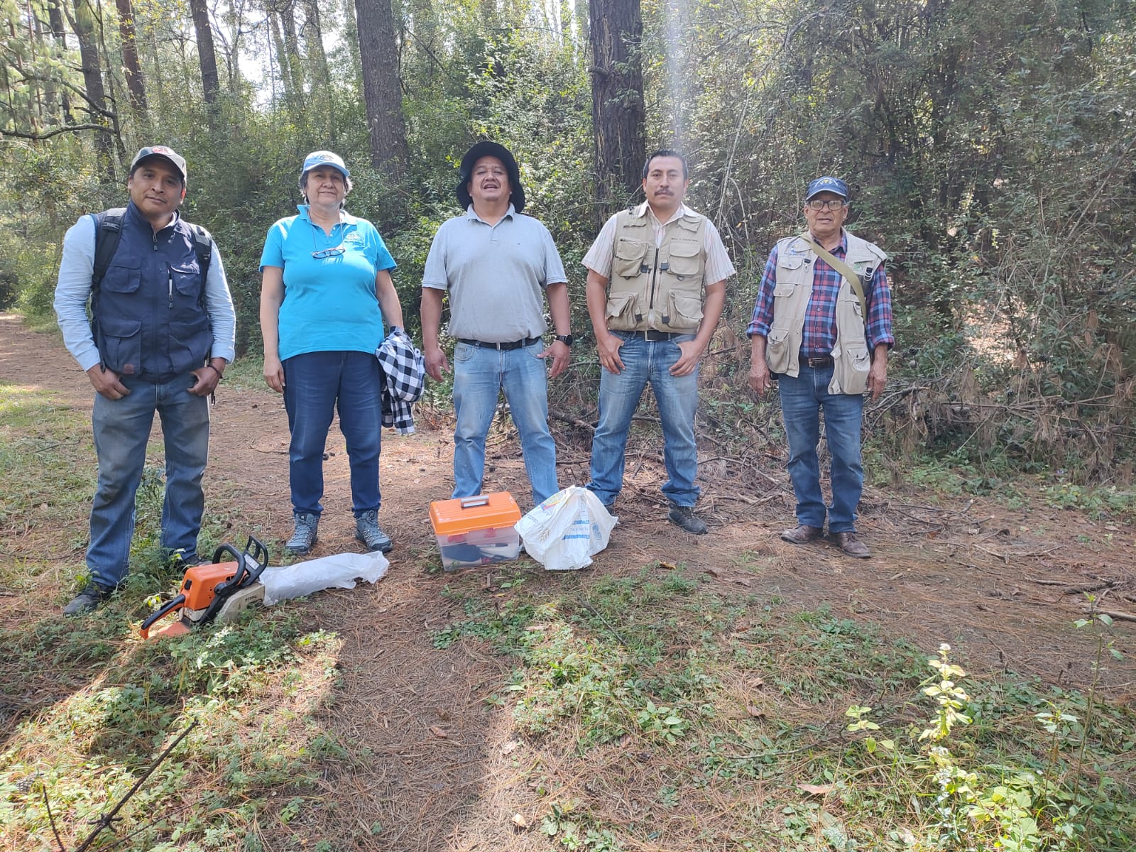 Comité Ejecutivo presente en una actividad forestal